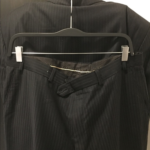 Dkny striped men's suit. - Picture 4 of 8